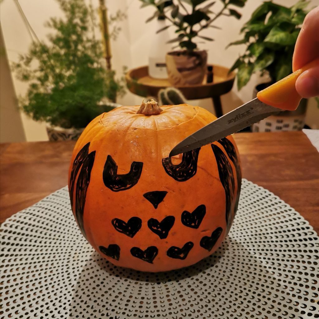 A Crafty Guide to Carving and Lighting your Halloween Pumpkin 7 IMG 20201021 205621
